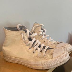 beige converse